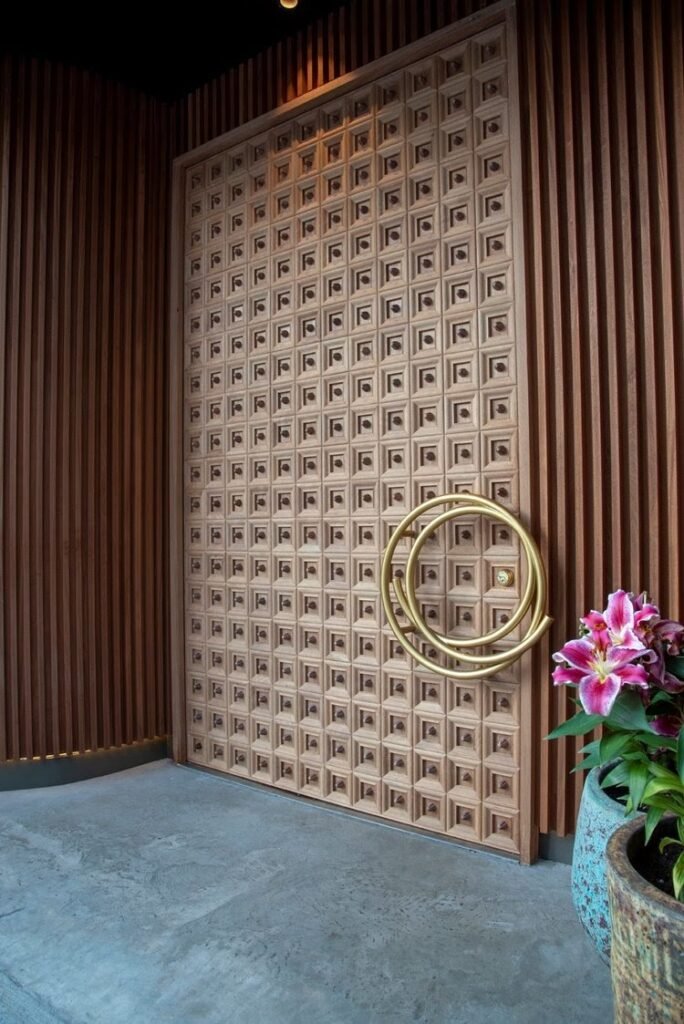 orosoko-front-door+(249kb)