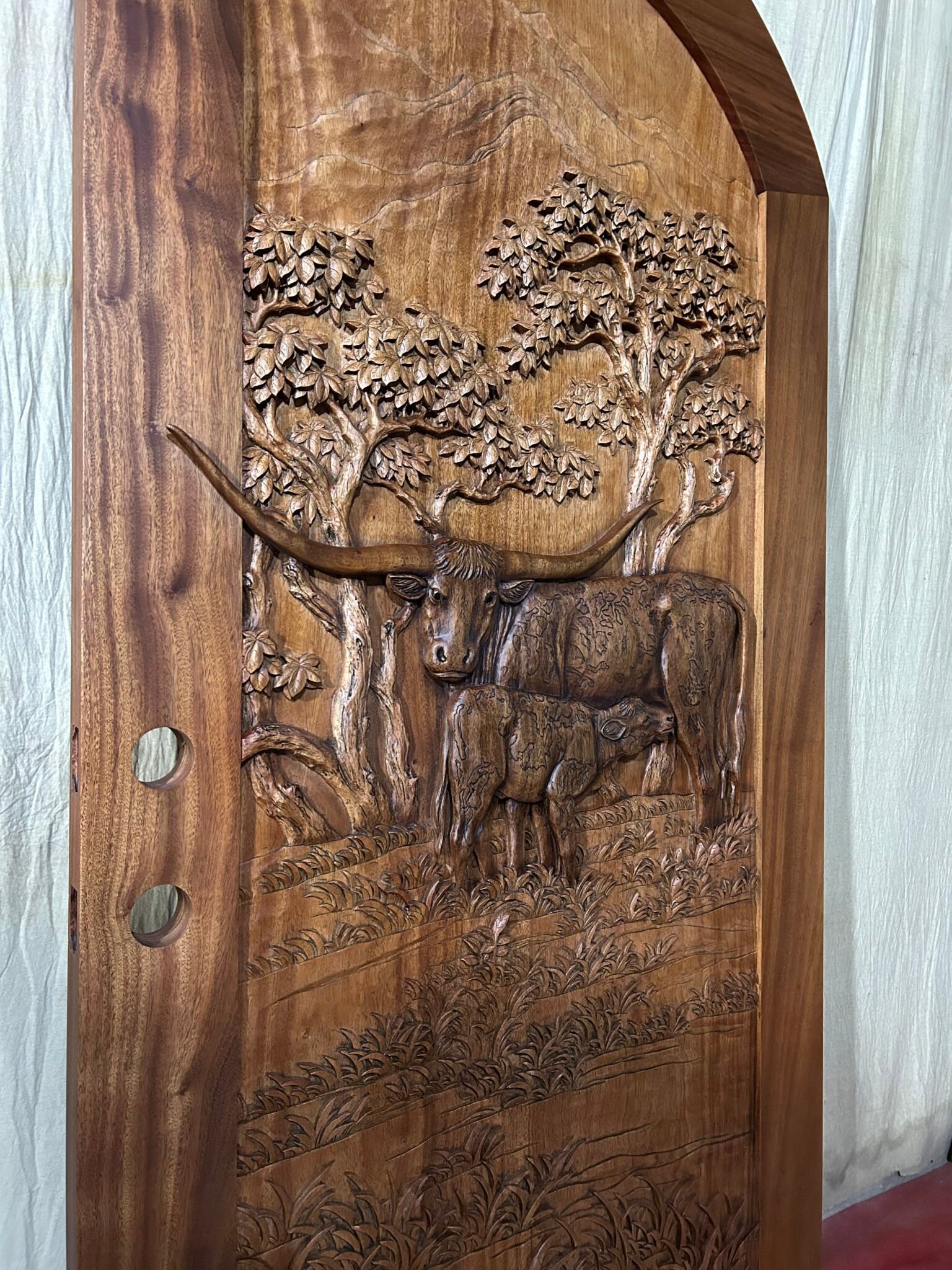 Longhor Carved Details